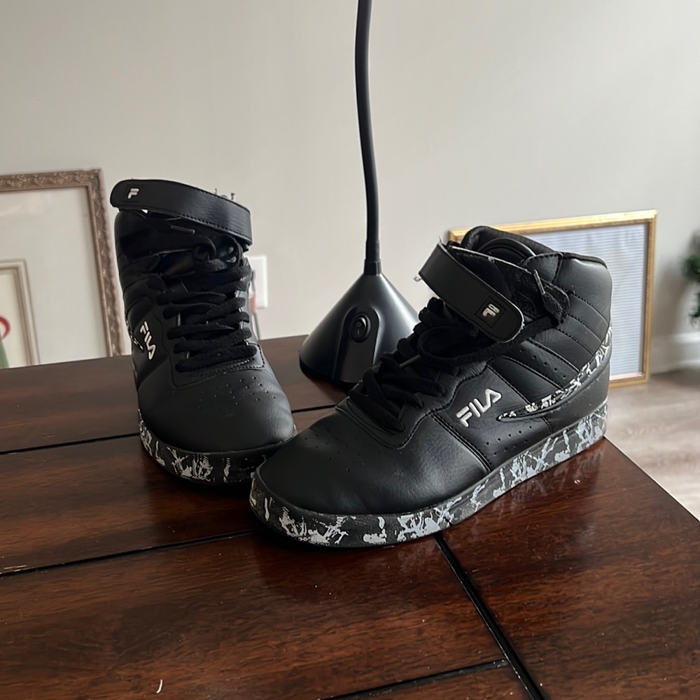 Black Fila size 7